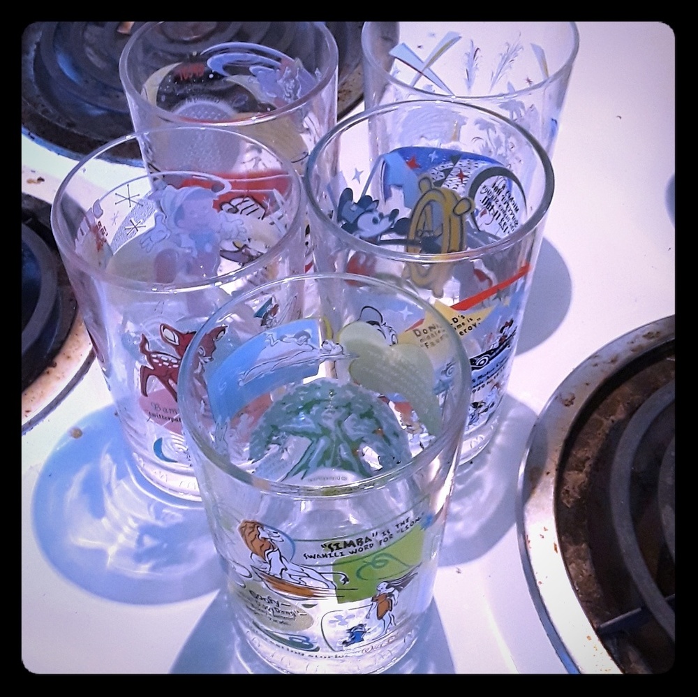 Set5 nwt Disney glass!